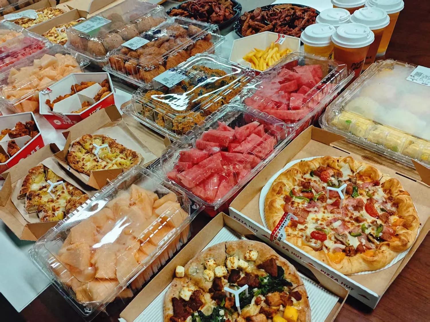 团队共享餐食